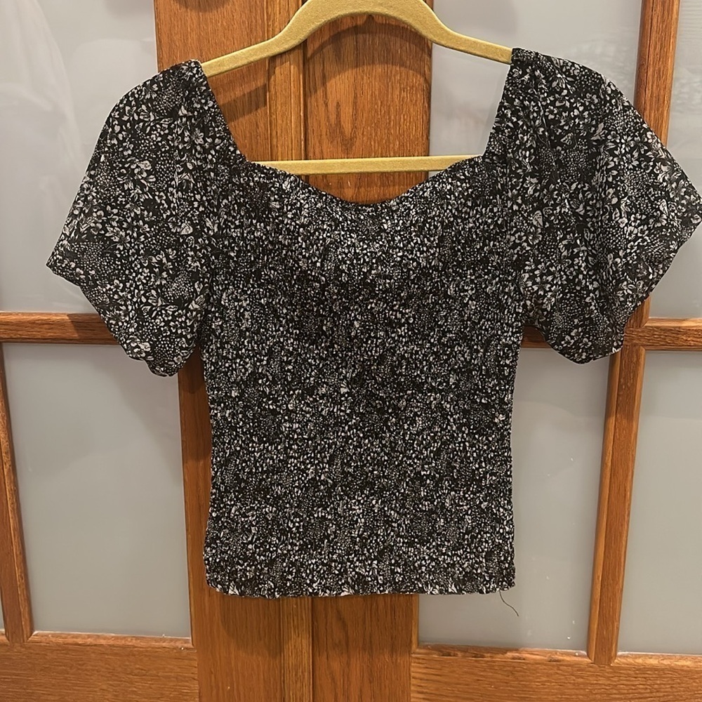 Anthropologie floral black and white blouse in great condition! - Picture 3 of 10